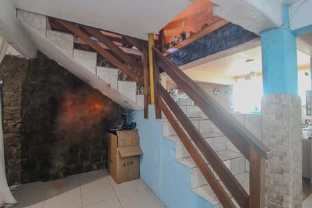 Casa à venda com 300m², 4 quartos e 2 vagasEscada