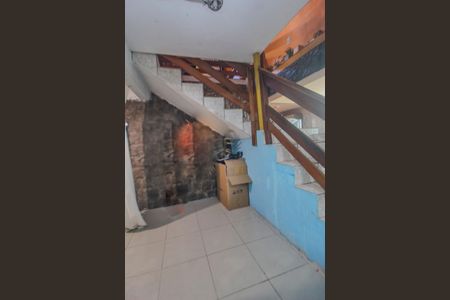Casa à venda com 300m², 4 quartos e 2 vagasEscada