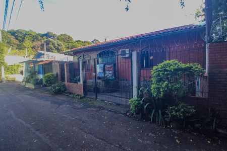 Casa à venda com 300m², 4 quartos e 2 vagasFachada