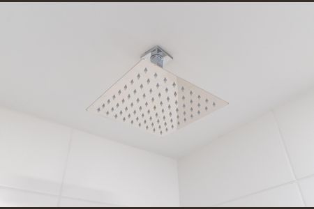 Banheiro de kitnet/studio para alugar com 1 quarto, 30m² em Vila Guarani (zona Sul), São Paulo