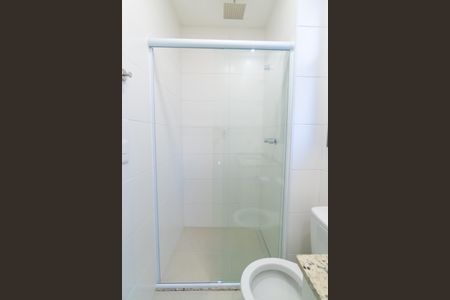 Banheiro de kitnet/studio para alugar com 1 quarto, 30m² em Vila Guarani (zona Sul), São Paulo