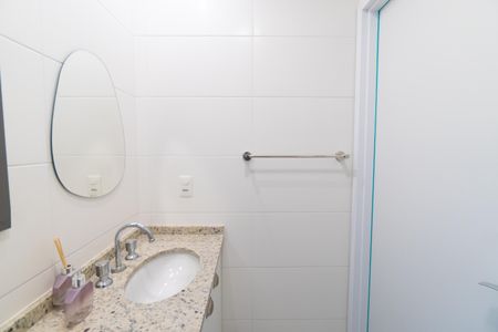 Banheiro de kitnet/studio para alugar com 1 quarto, 30m² em Vila Guarani (zona Sul), São Paulo