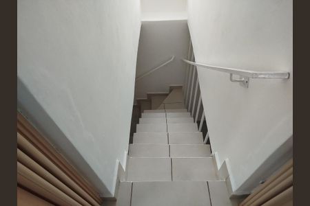 Casa para alugar com 51m², 2 quartos e sem vaga Casa para alugar com 51m², 2 quartos e sem vagaEscada