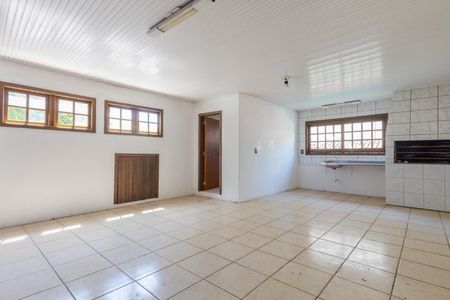 Casa à venda com 380m², 3 quartos e 2 vagascomodo