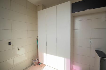 Apartamento para alugar com 117m², 2 quartos e 2 vagas Apartamento para alugar com 117m², 2 quartos e 2 vagasCozinha e Área de Serviço
