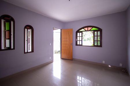 Sala de casa de condomínio para alugar com 2 quartos, 177m² em Jóquei Clube, São Gonçalo
