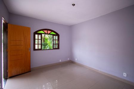 Sala de casa de condomínio para alugar com 2 quartos, 177m² em Jóquei Clube, São Gonçalo