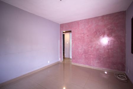 Sala de casa de condomínio para alugar com 2 quartos, 177m² em Jóquei Clube, São Gonçalo