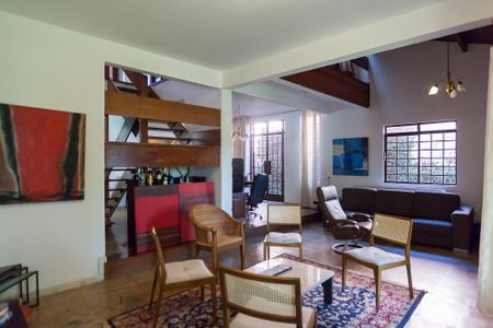 Casa de condomínio à venda com 351m², 4 quartos e 5 vagas Casa de condomínio à venda com 351m², 4 quartos e 5 vagasSala