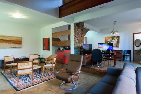 Casa de condomínio à venda com 351m², 4 quartos e 5 vagas Casa de condomínio à venda com 351m², 4 quartos e 5 vagasSala