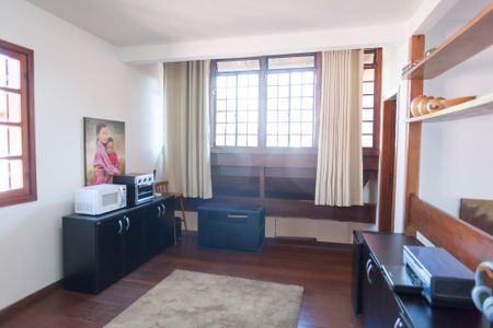 Casa de condomínio à venda com 351m², 4 quartos e 5 vagas Casa de condomínio à venda com 351m², 4 quartos e 5 vagasSala 2