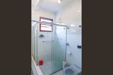 Casa de condomínio à venda com 351m², 4 quartos e 5 vagas Casa de condomínio à venda com 351m², 4 quartos e 5 vagasBanheiro social