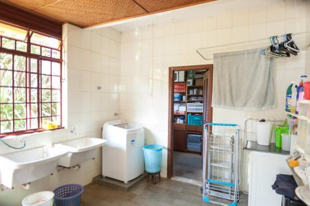 Área de serviço de casa de condomínio à venda com 4 quartos, 351m² em Condomínio Retiro das Pedras, Brumadinho