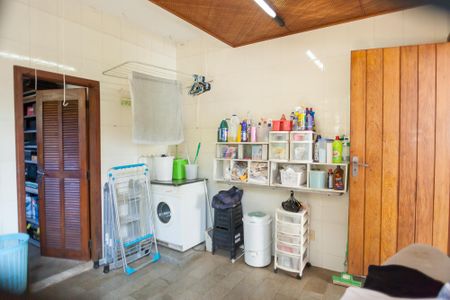 Casa de condomínio à venda com 351m², 4 quartos e 5 vagas Casa de condomínio à venda com 351m², 4 quartos e 5 vagasÁrea de serviço