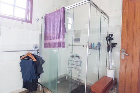 Casa de condomínio à venda com 351m², 4 quartos e 5 vagas Casa de condomínio à venda com 351m², 4 quartos e 5 vagasBanheiro da suíte