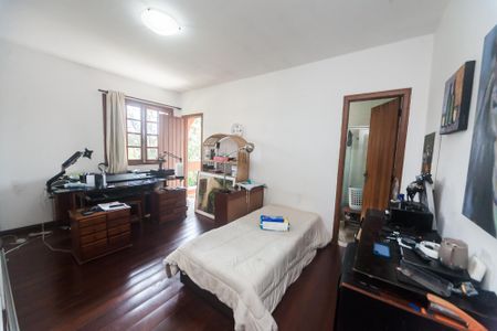 Casa de condomínio à venda com 351m², 5 quartos e 5 vagassuite 