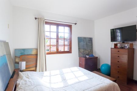 Casa de condomínio à venda com 351m², 4 quartos e 5 vagas Casa de condomínio à venda com 351m², 4 quartos e 5 vagasQuarto