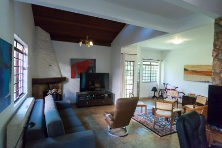 Casa de condomínio à venda com 351m², 4 quartos e 5 vagas Casa de condomínio à venda com 351m², 4 quartos e 5 vagasSala