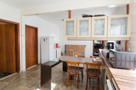 Casa de condomínio à venda com 351m², 4 quartos e 5 vagas Casa de condomínio à venda com 351m², 4 quartos e 5 vagasCozinha