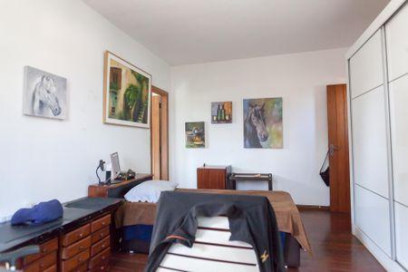 Casa de condomínio à venda com 351m², 4 quartos e 5 vagas Casa de condomínio à venda com 351m², 4 quartos e 5 vagasSuíte