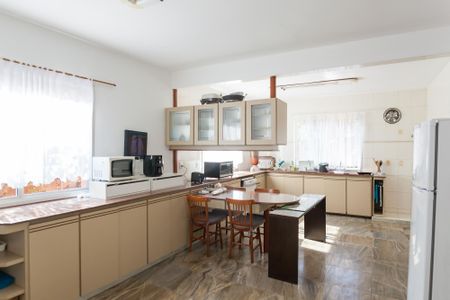 Casa de condomínio à venda com 351m², 4 quartos e 5 vagas Casa de condomínio à venda com 351m², 4 quartos e 5 vagasCozinha