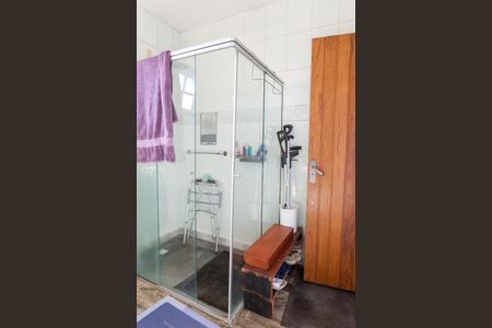 Casa de condomínio à venda com 351m², 4 quartos e 5 vagas Casa de condomínio à venda com 351m², 4 quartos e 5 vagasBanheiro da suíte