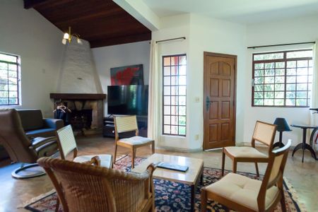 Casa de condomínio à venda com 351m², 4 quartos e 5 vagas Casa de condomínio à venda com 351m², 4 quartos e 5 vagasSala