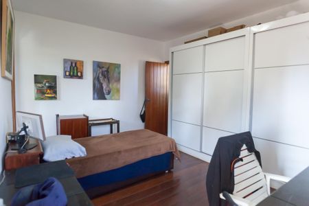 Casa de condomínio à venda com 351m², 4 quartos e 5 vagas Casa de condomínio à venda com 351m², 4 quartos e 5 vagasSuíte