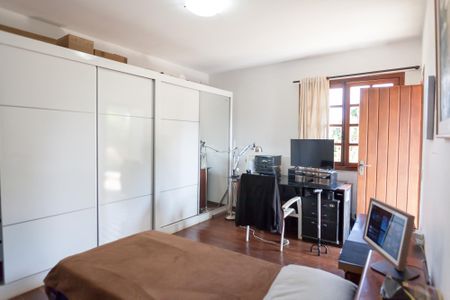 Casa de condomínio à venda com 351m², 4 quartos e 5 vagas Casa de condomínio à venda com 351m², 4 quartos e 5 vagasSuíte