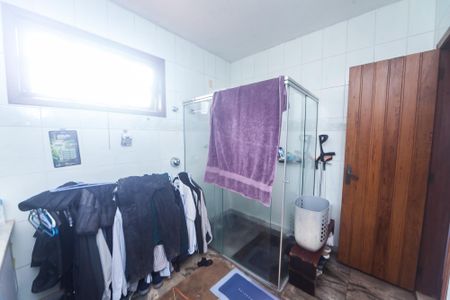 Casa de condomínio à venda com 351m², 5 quartos e 5 vagasBanheiro da Suíte