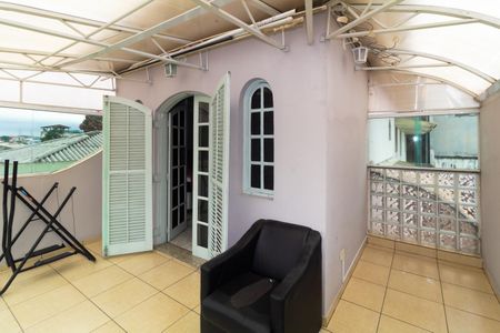 Sacada de casa para alugar com 3 quartos, 250m² em Jardim Santa Adelia, São Paulo