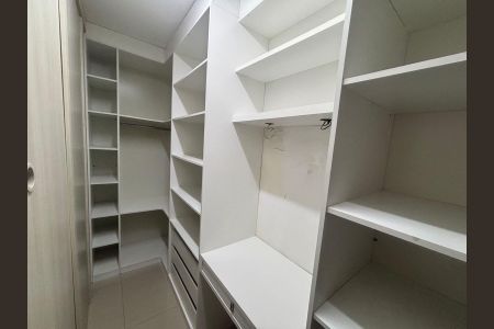 Casa à venda com 250m², 3 quartos e 5 vagas Casa à venda com 250m², 3 quartos e 5 vagasQuarto 2