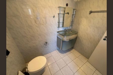 Casa à venda com 250m², 3 quartos e 5 vagas Casa à venda com 250m², 3 quartos e 5 vagasBanheiro 2