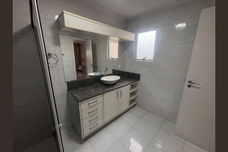 Casa à venda com 250m², 3 quartos e 5 vagas Casa à venda com 250m², 3 quartos e 5 vagasBanheiro 3