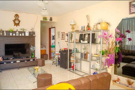 Casa à venda com 7 quartos, 350m² em Santa Genoveva, Goiânia