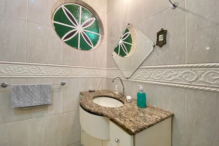 Casa à venda com 420m², 4 quartos e 1 vaga Casa à venda com 420m², 4 quartos e 1 vagaBanheiro