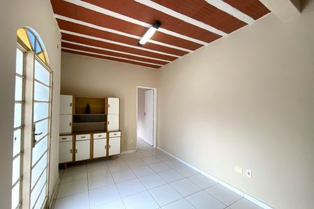 Casa à venda com 420m², 4 quartos e 1 vaga Casa à venda com 420m², 4 quartos e 1 vagaEdícula