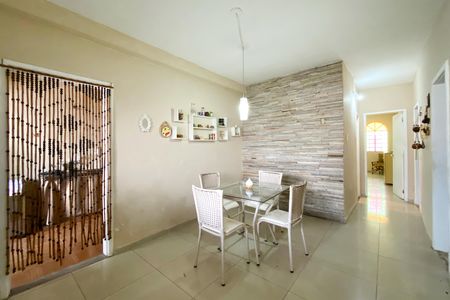 Casa à venda com 420m², 4 quartos e 1 vaga Casa à venda com 420m², 4 quartos e 1 vagaSala de Jantar