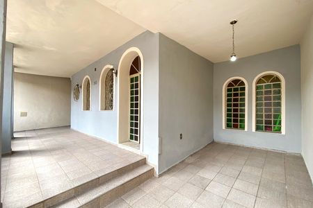 Casa à venda com 420m², 4 quartos e 1 vaga Casa à venda com 420m², 4 quartos e 1 vagaVaranda Frente