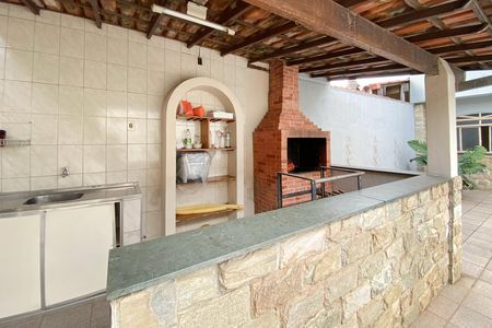 Casa à venda com 420m², 4 quartos e 1 vaga Casa à venda com 420m², 4 quartos e 1 vagaEspaço Gourmet