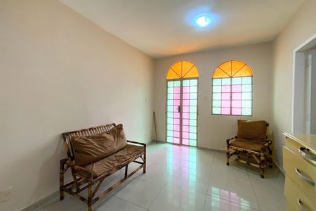 Casa à venda com 420m², 4 quartos e 1 vaga Casa à venda com 420m², 4 quartos e 1 vagaSala