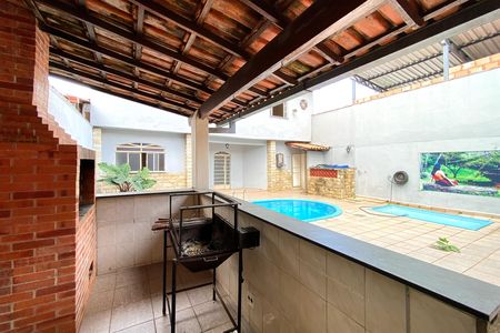 Casa à venda com 420m², 4 quartos e 1 vaga Casa à venda com 420m², 4 quartos e 1 vagaEspaço Gourmet