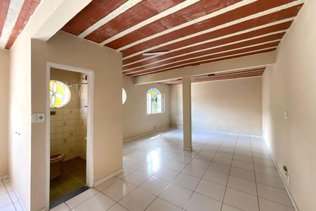 Casa à venda com 420m², 4 quartos e 1 vaga Casa à venda com 420m², 4 quartos e 1 vagaEdícula