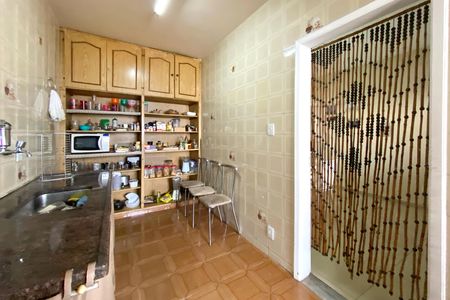 Casa à venda com 420m², 4 quartos e 1 vaga Casa à venda com 420m², 4 quartos e 1 vagaCozinha