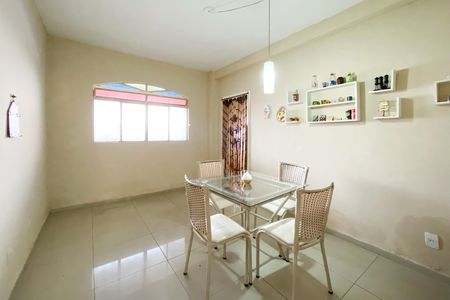 Casa à venda com 420m², 4 quartos e 1 vaga Casa à venda com 420m², 4 quartos e 1 vagaSala de Jantar