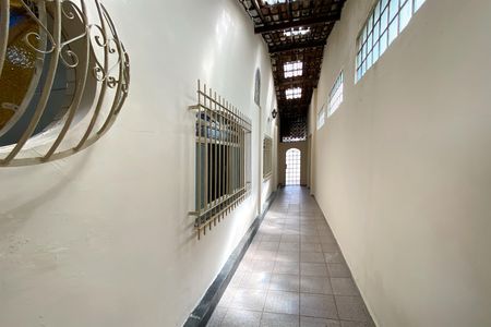 Casa à venda com 420m², 4 quartos e 1 vaga Casa à venda com 420m², 4 quartos e 1 vagaCorredor lateral