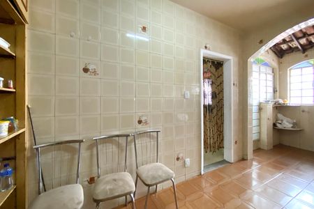 Casa à venda com 420m², 4 quartos e 1 vaga Casa à venda com 420m², 4 quartos e 1 vagaCozinha