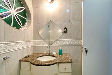 Casa à venda com 420m², 4 quartos e 1 vaga Casa à venda com 420m², 4 quartos e 1 vagaBanheiro