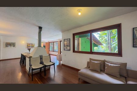 Sala de casa para alugar com 6 quartos, 5m² em Guarapiranga, São Paulo