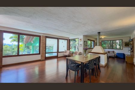 Casa para alugar com 5000m², 6 quartos e 6 vagas Casa para alugar com 5000m², 6 quartos e 6 vagasSala